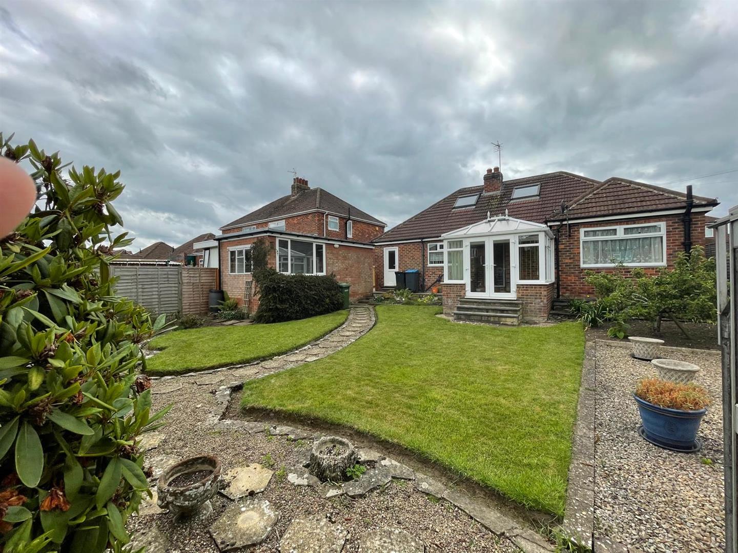 10 MILLFIELD AVENUE